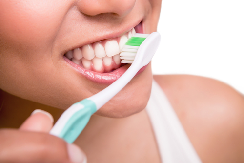 Escovação correta para clarear os dentes