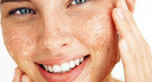 Como esfoliar sua pele e mantê-la radiante?