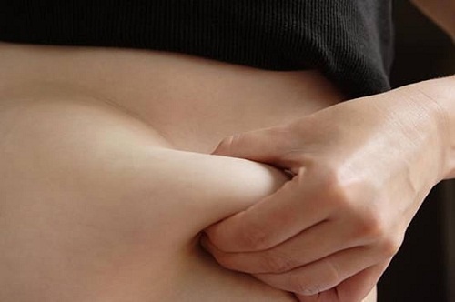 Perigos da gordura abdominal na mulher: como combatê-la?