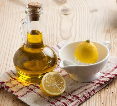 Azeite de oliva e limão para limpar o fígado e reduzir as olheiras